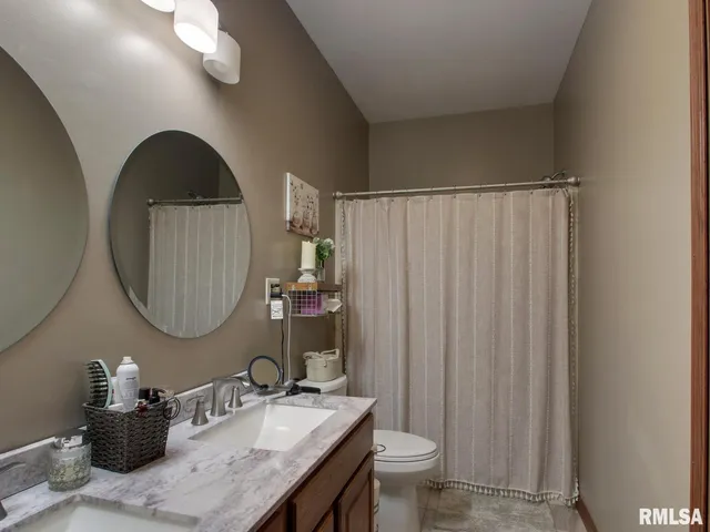 $369,000 | 3314 Wynstone Drive, Quincy, IL 62305