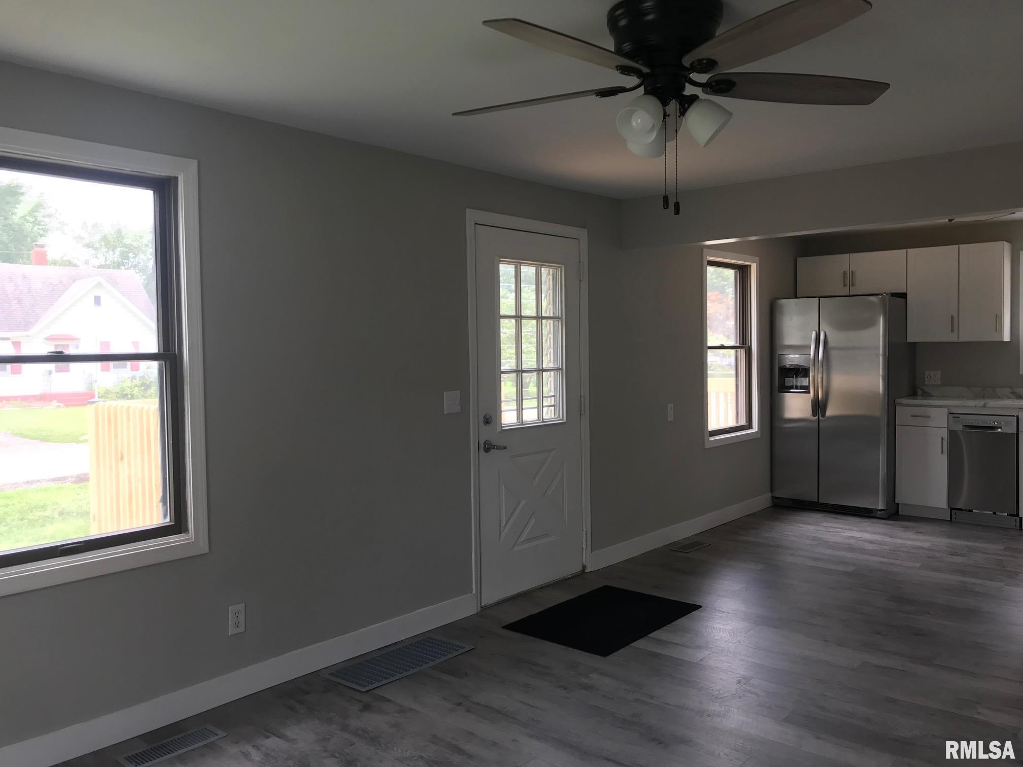 2101 East Buchanan Street Springfield, IL 62703 - Photo 10 of 30 Gallery Image 10