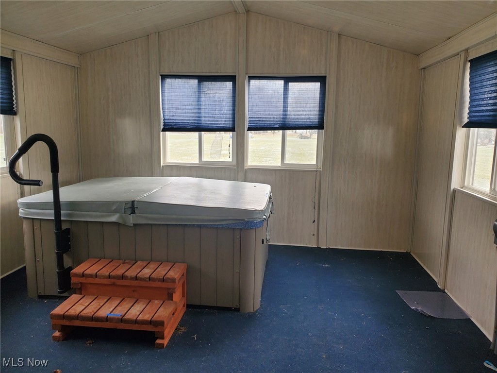 9985 Franchester Road Lodi, OH 44254 - Photo 12 of 24 Hot tub stays!
