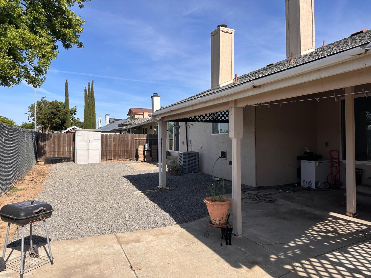 911 Toro Lane Lathrop, CA 95330 - Photo 28 of 36 Spacious backyard featuring covered patio, a gravel area and a concrete patio