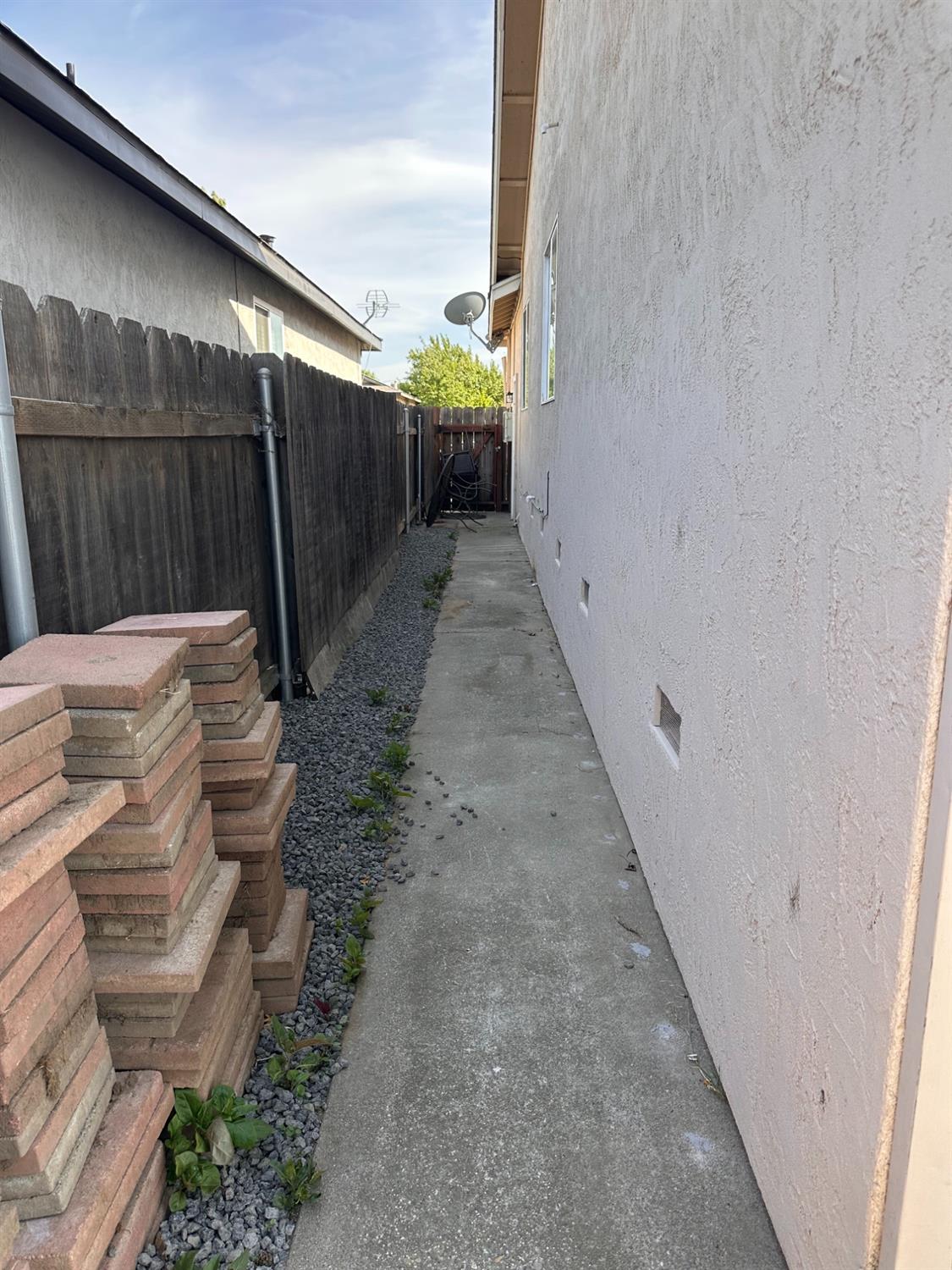 911 Toro Lane Lathrop, CA 95330 - Photo 32 of 36