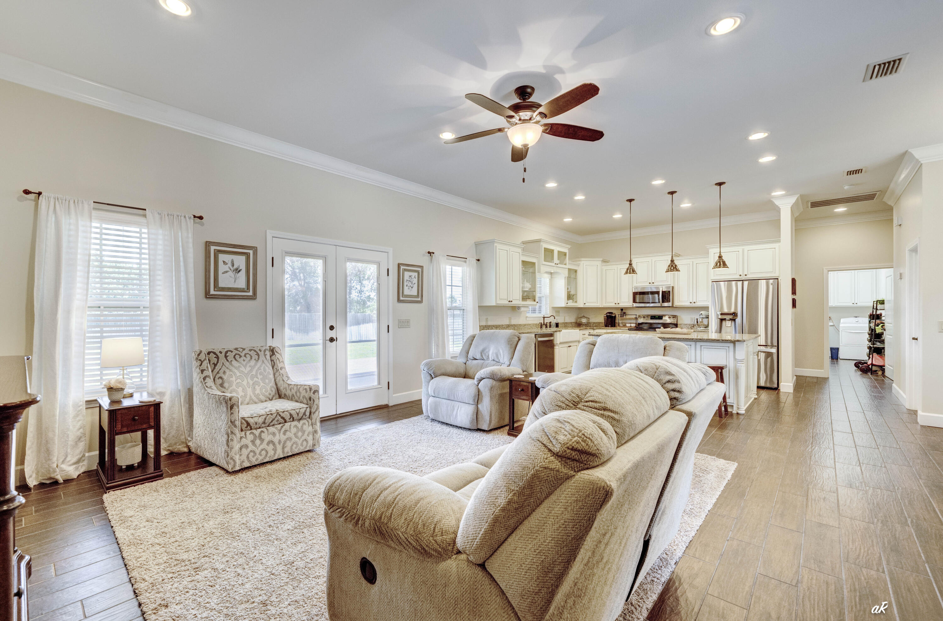 7927 Highpoint Road Panama City, FL 32404 - Photo 9 of 40 Living-4