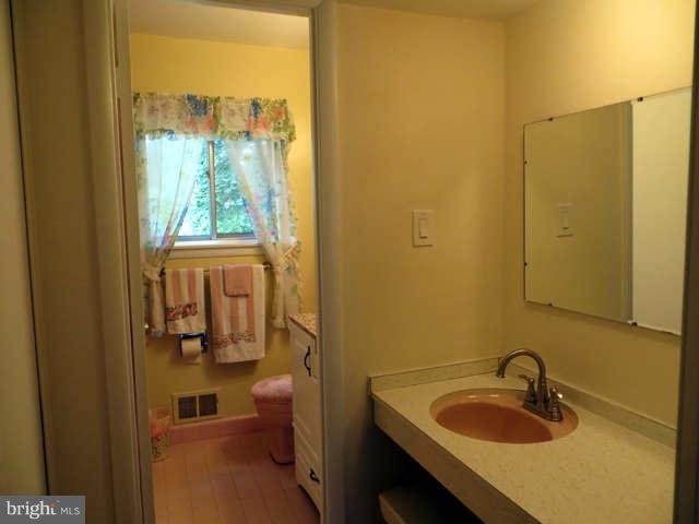 1204 North Belgrade Road Silver Spring, MD 20902 - Photo 17 of 25 Bath