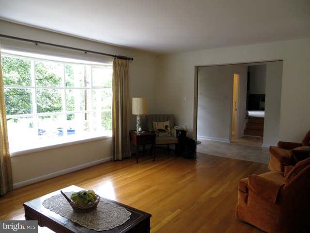 1204 North Belgrade Road Silver Spring, MD 20902 - Photo 9 of 25 Living Room