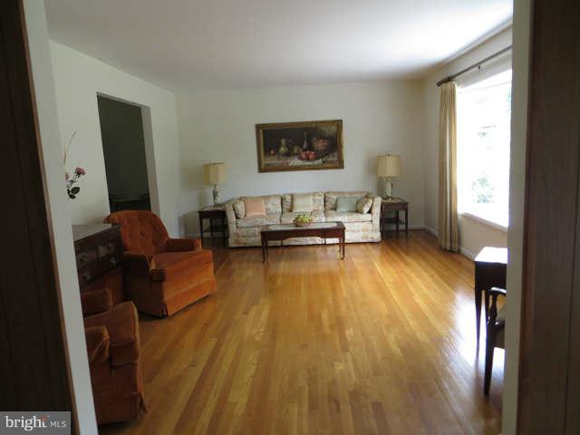 1204 North Belgrade Road Silver Spring, MD 20902 - Photo 10 of 25 Living Room