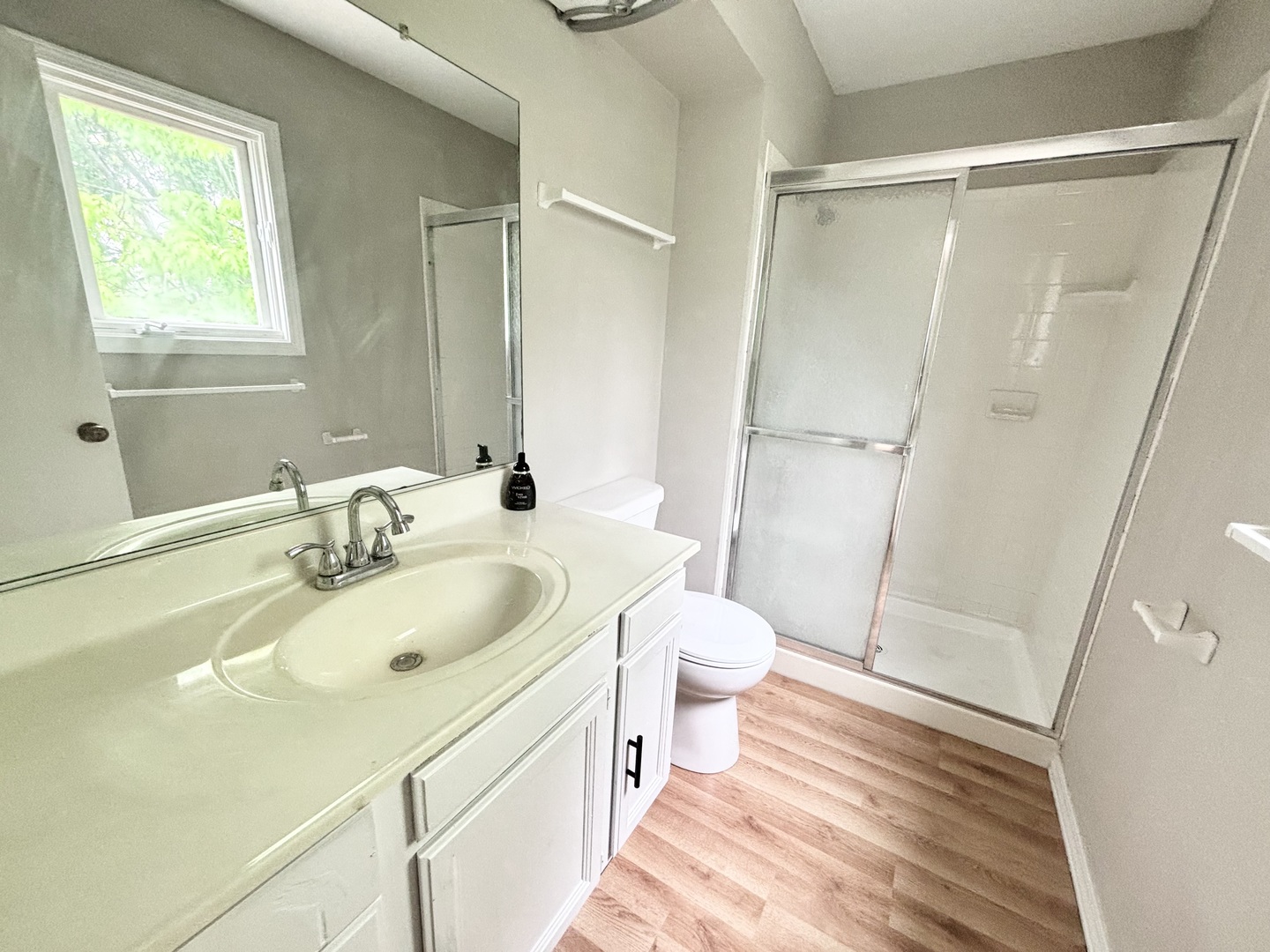 615 North Blanchard Street Wheaton, IL 60187 - Photo 12 of 19 a bathroom with a sink toilet and shower