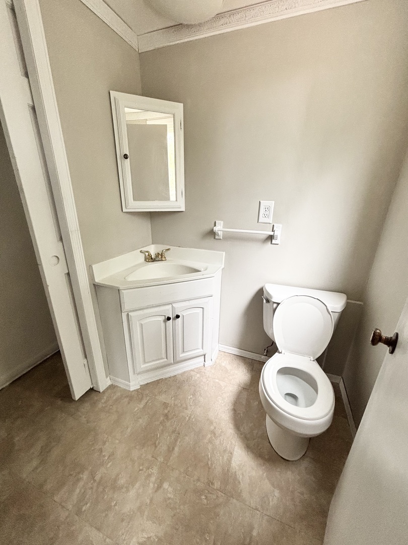 615 North Blanchard Street Wheaton, IL 60187 - Photo 15 of 19 a bathroom with a toilet sink and mirror