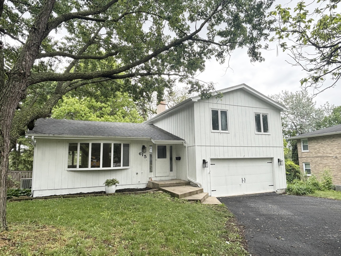 615 North Blanchard Street Wheaton, IL 60187 - Photo 2 of 19 a house view with a garden space