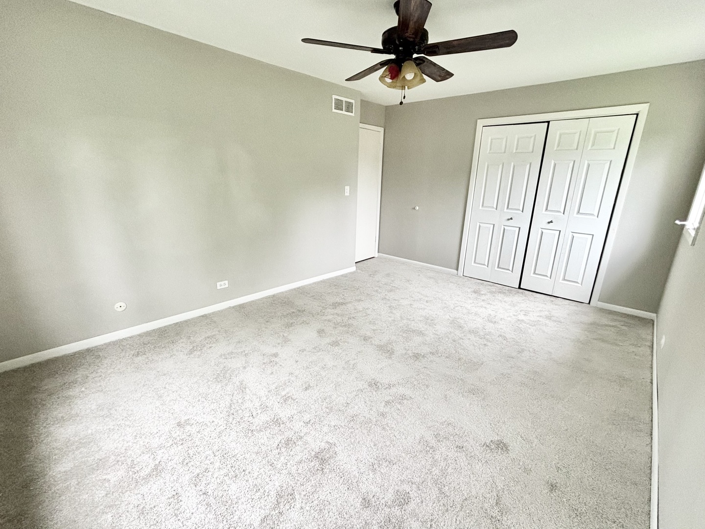 615 North Blanchard Street Wheaton, IL 60187 - Photo 10 of 19 an empty room with a ceiling fan and window