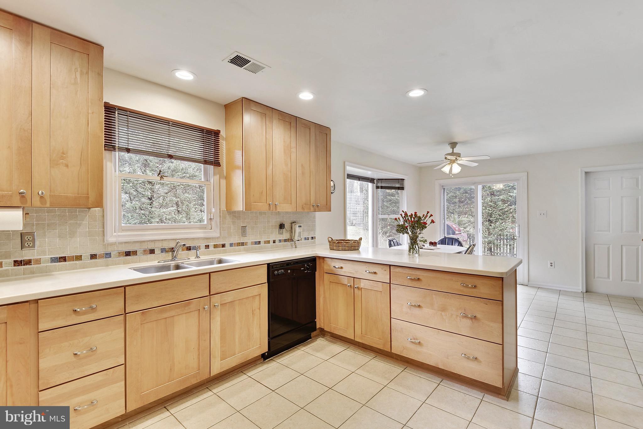717 Sonata Way Silver Spring, MD 20901 - Photo 8 of 29 Kitchen