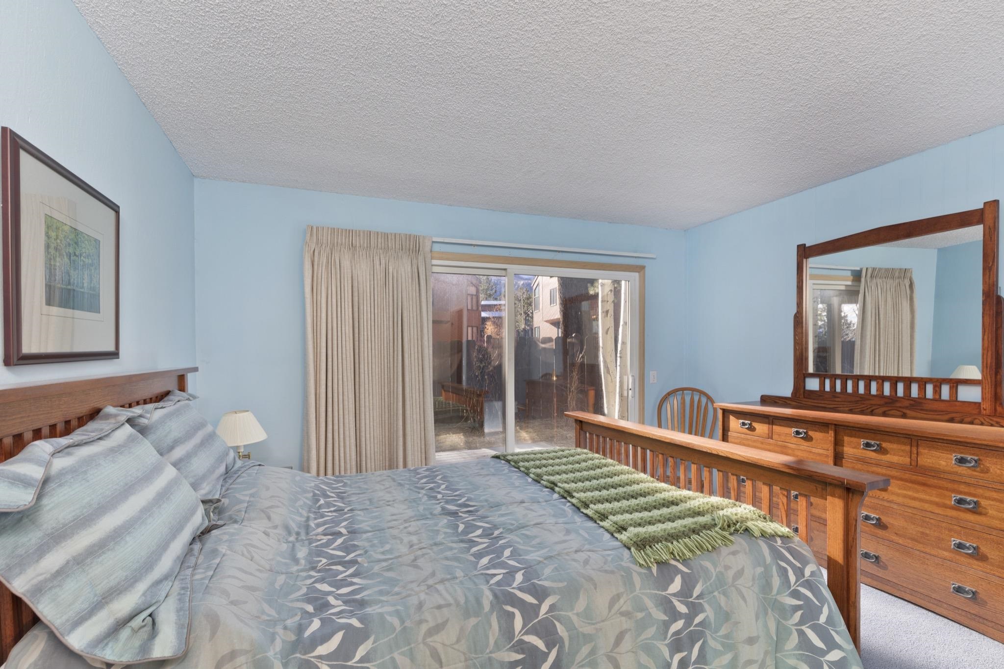 3251-40 Chateau Road, Unit 40 Mammoth Lakes, CA 93546 - Photo 15 of 31 a bedroom with a bed and a large window