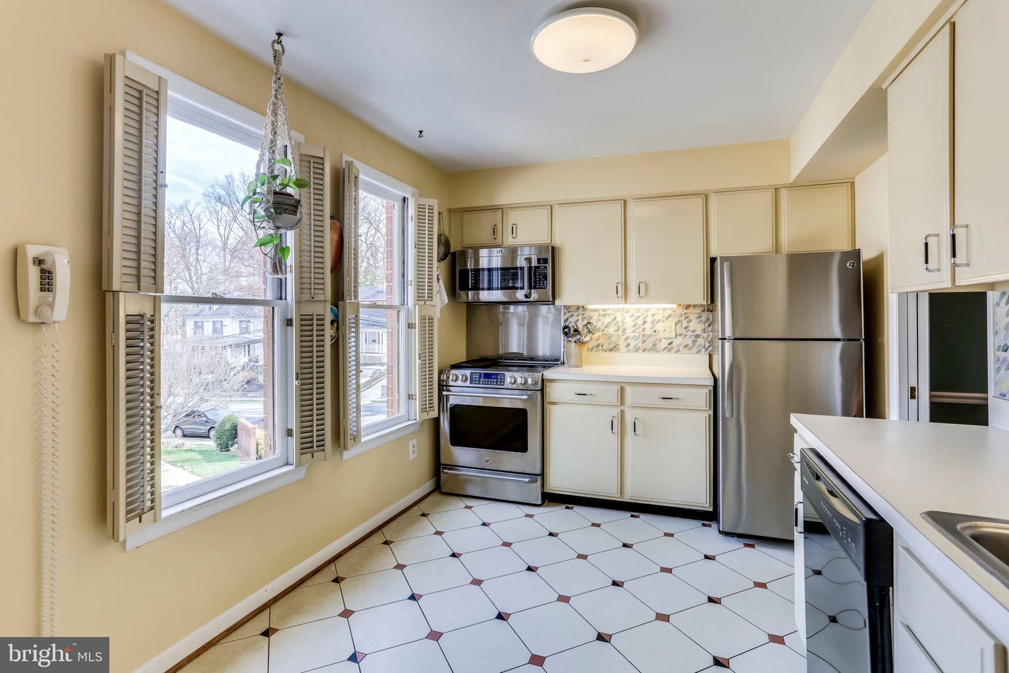 2102 Military Road Arlington, VA 22207 - Photo 17 of 40 Kitchen