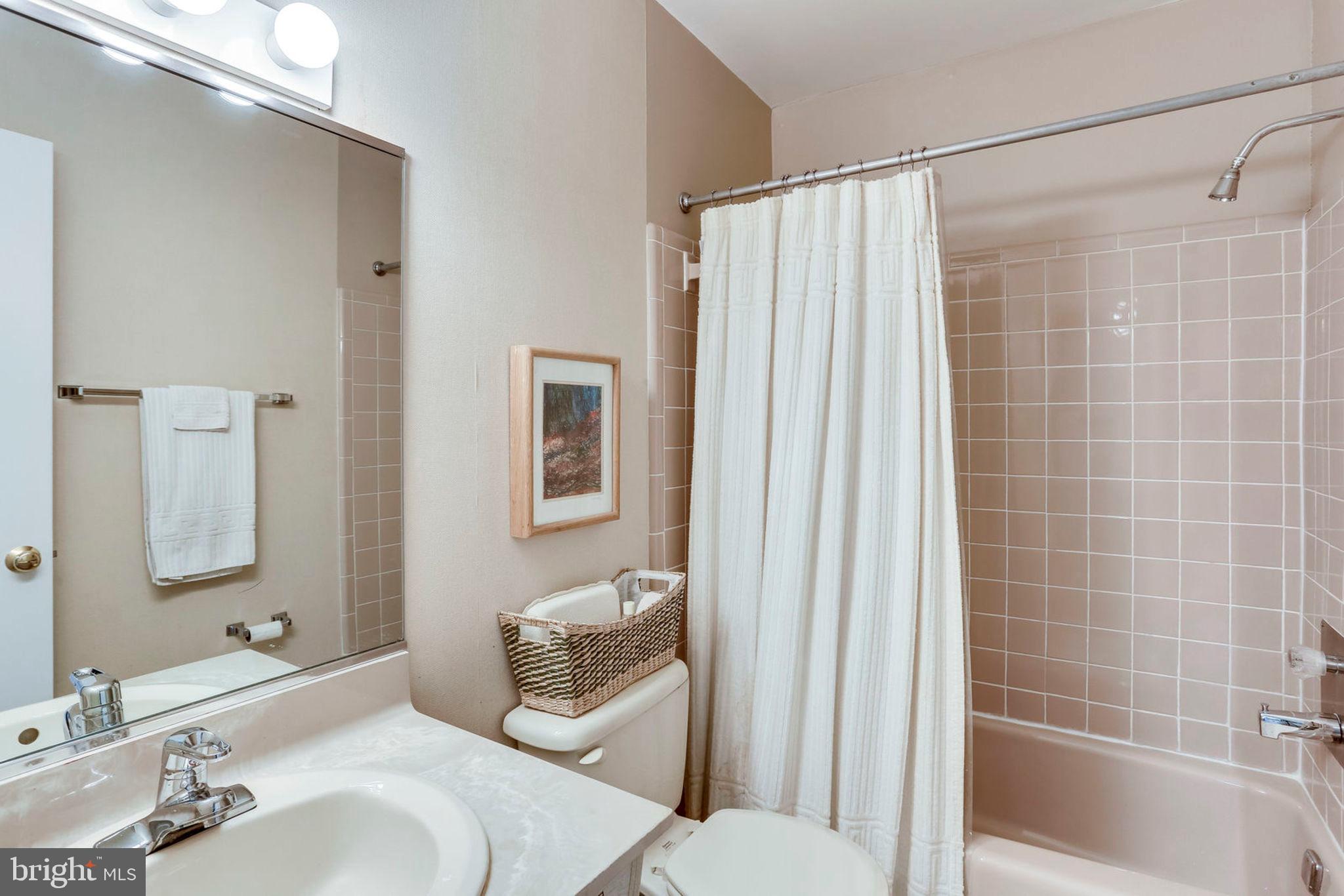 2102 Military Road Arlington, VA 22207 - Photo 33 of 40 3rd Level Full Bath