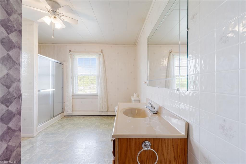 2804 Fox Knob Road Jonesville, NC 28642 - Photo 21 of 26 Bathroom off Primary Bedroom