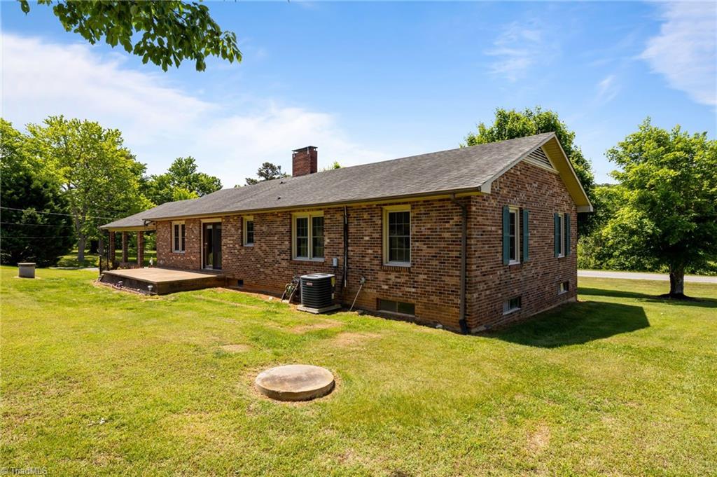 2804 Fox Knob Road Jonesville, NC 28642 - Photo 5 of 26 Back of House