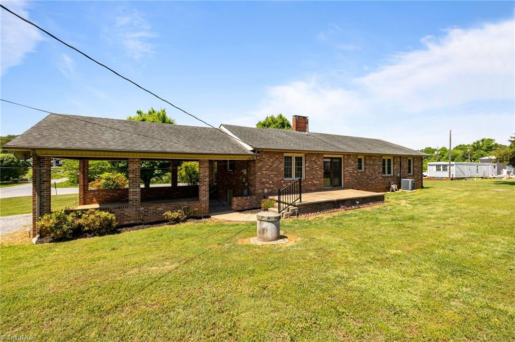2804 Fox Knob Road Jonesville, NC 28642 - Photo 6 of 26 Back of House