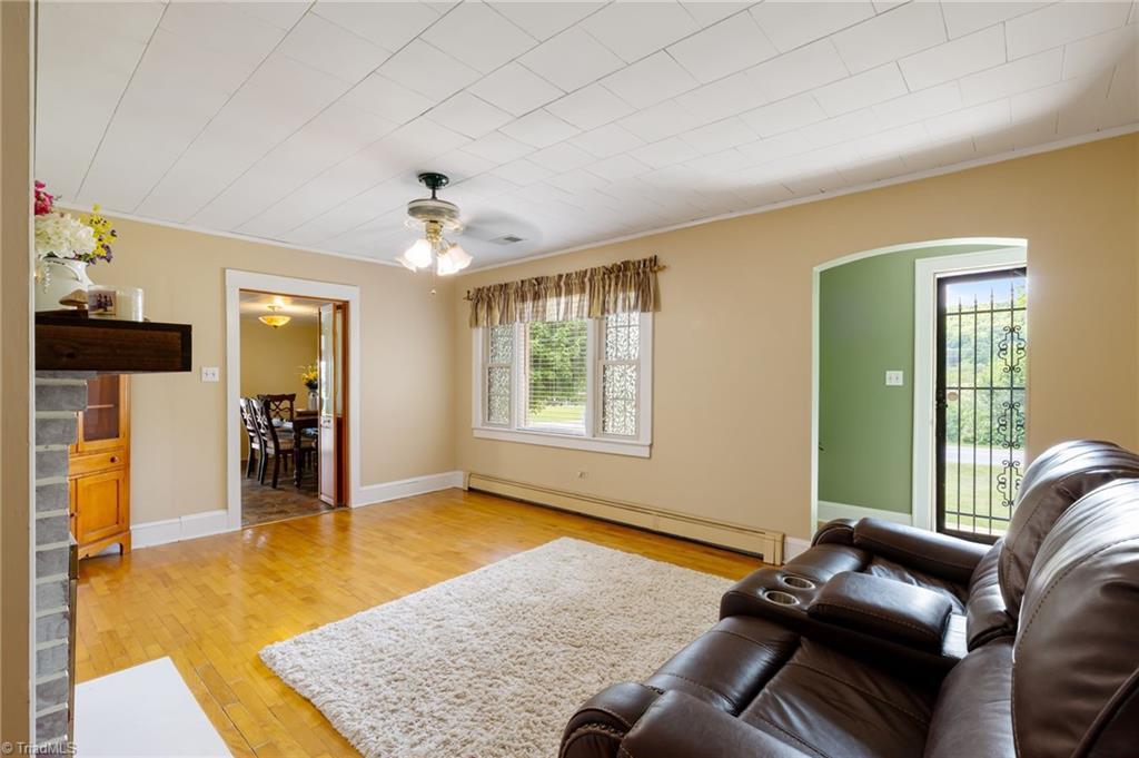 2804 Fox Knob Road Jonesville, NC 28642 - Photo 8 of 26 Living Room