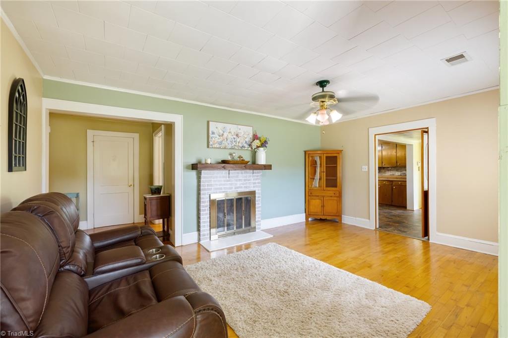 2804 Fox Knob Road Jonesville, NC 28642 - Photo 9 of 26 Living Room