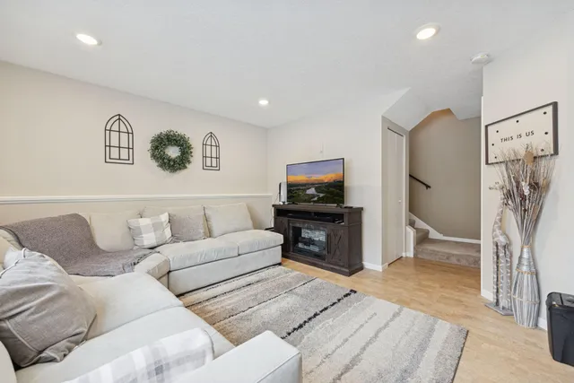 $325,000 | 7087 Merrimac Lane North, Maple Grove, MN 55311