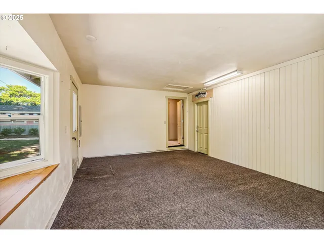 a view of a front of house with a yard