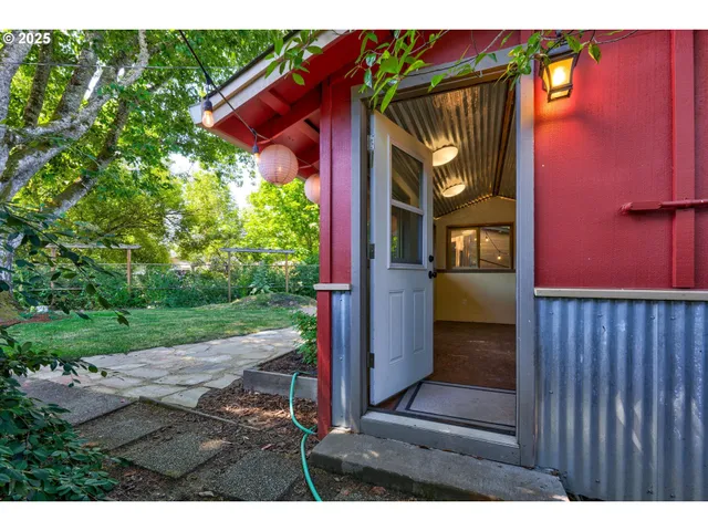 a view of empty room with windows