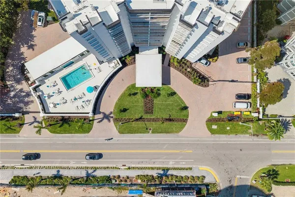 a view of entryway with a area