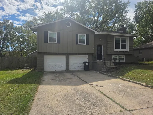 $290,000 | 809 Northeast Mulberry Street, Lee's Summit, MO 64086