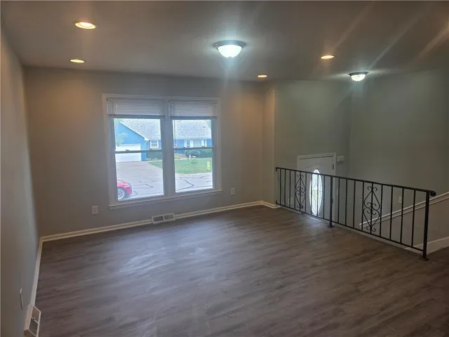 $290,000 | 809 Northeast Mulberry Street, Lee's Summit, MO 64086