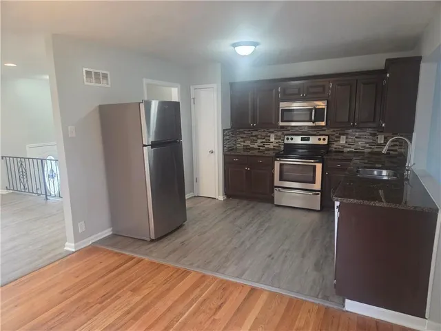 $290,000 | 809 Northeast Mulberry Street, Lee's Summit, MO 64086