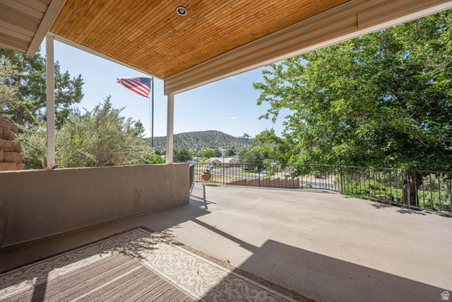 1122 Diamond Valley Drive St. George, UT 84770 - Photo 11 of 44
