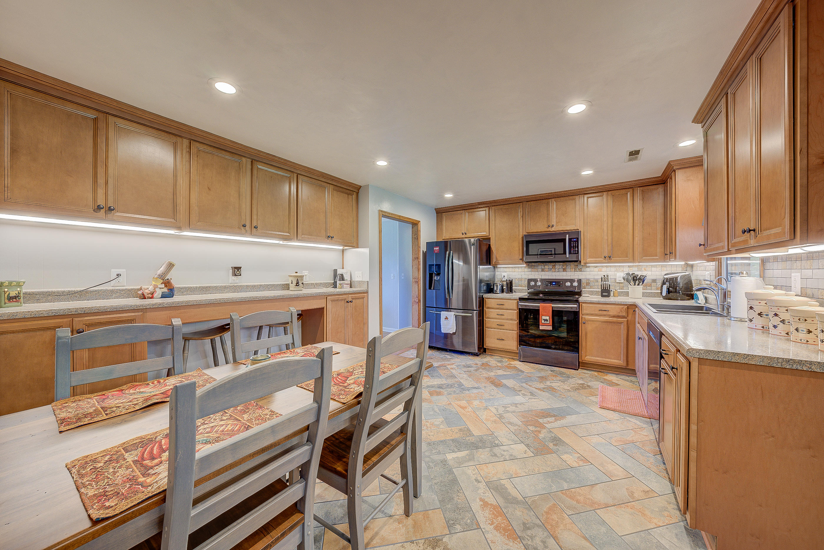 863 Flowing Spring Road Buchanan, VA 24066 - Photo 19 of 29 138