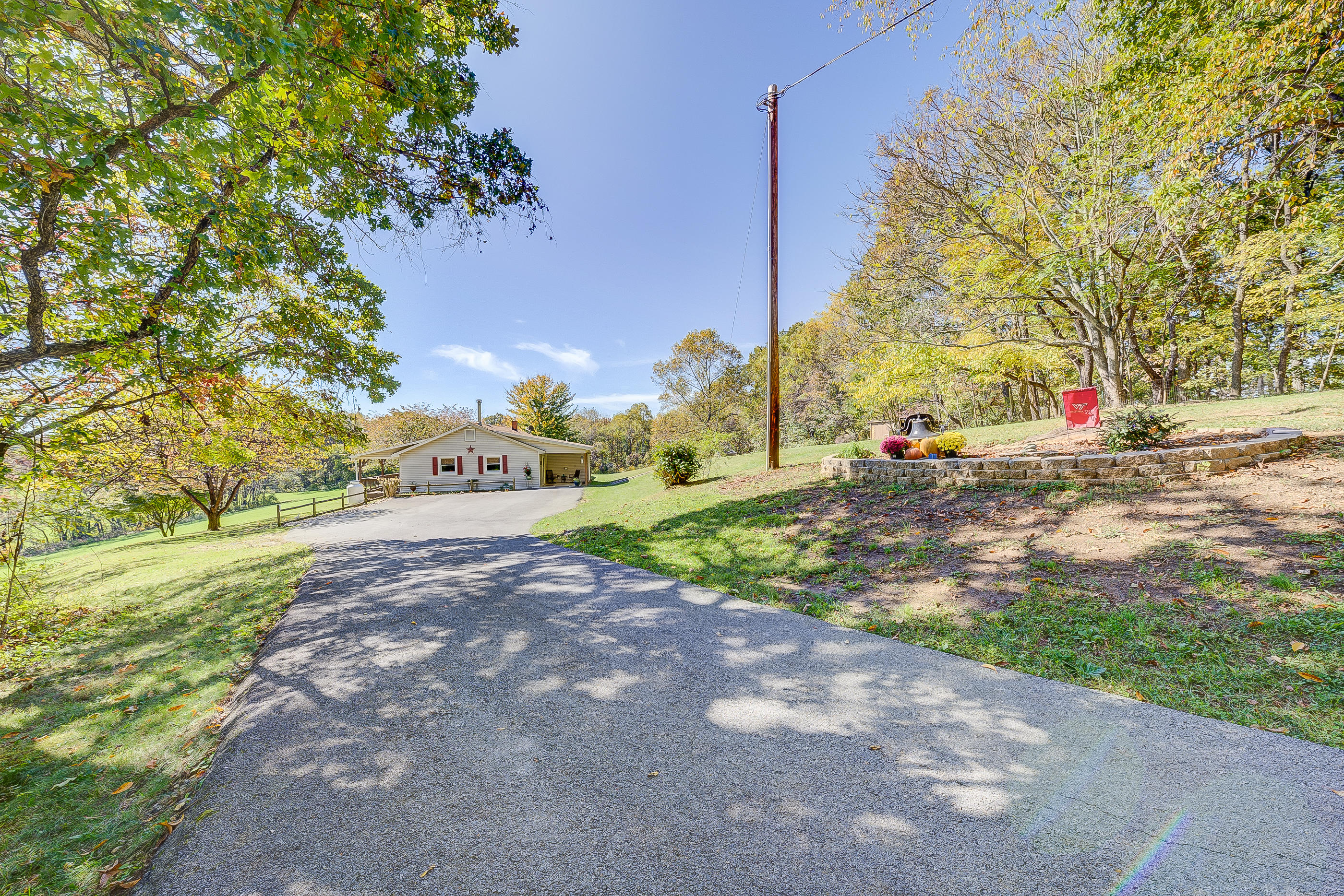863 Flowing Spring Road Buchanan, VA 24066 - Photo 3 of 29 197