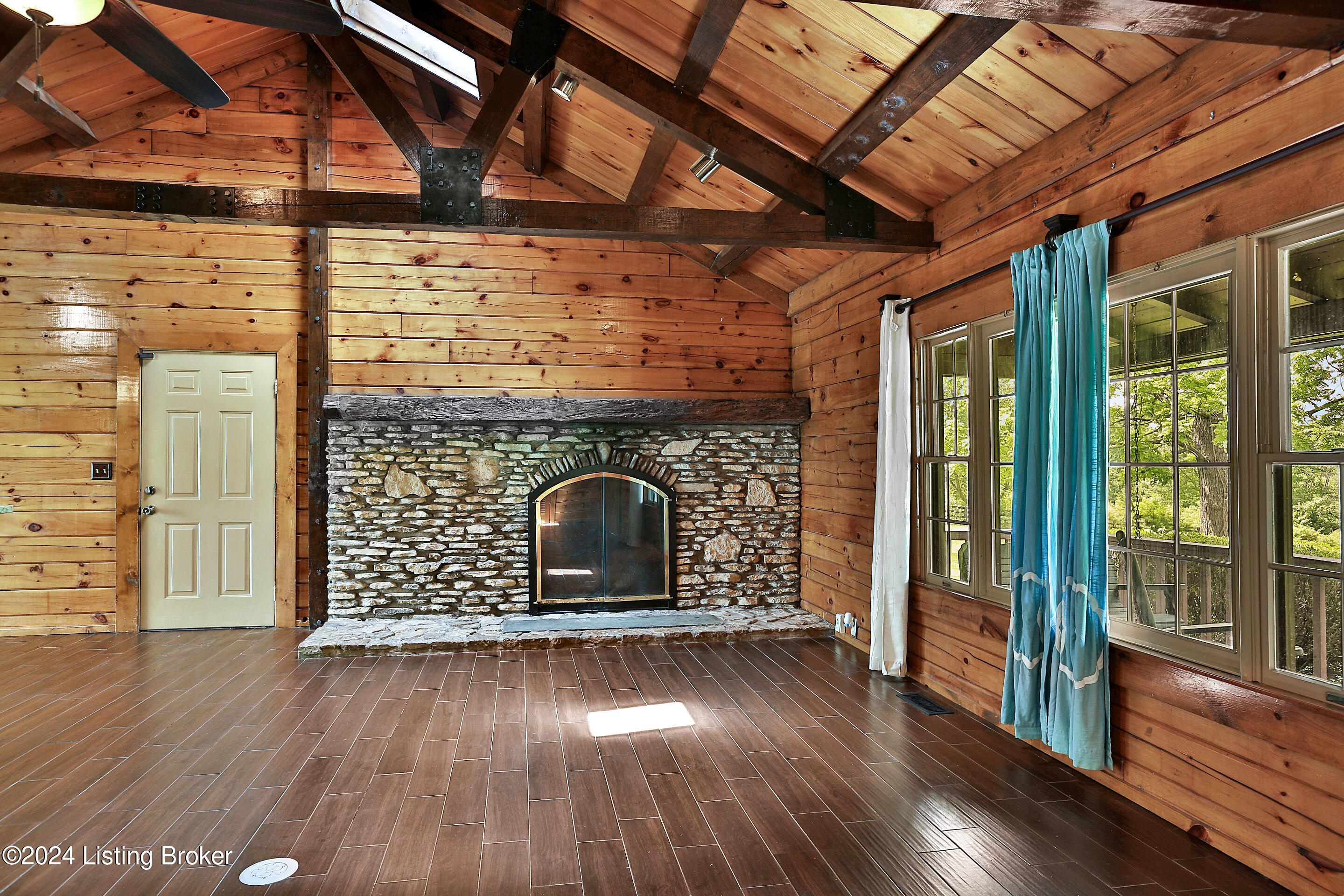 4181 Todds Point Road Simpsonville, KY 40067 - Photo 4 of 37 CT6C9900_1