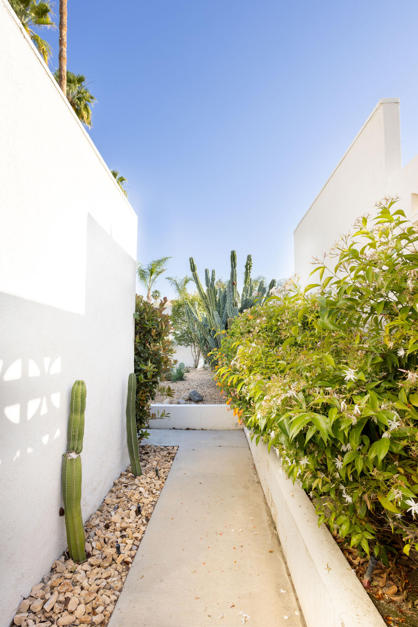 1812 Sandcliff Road Palm Springs, CA 92264 - Photo 25 of 32 1812 Sandcliff Rd
