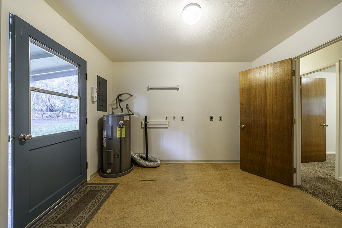 293 Davidson Road Williams, OR 97544 - Photo 28 of 37 DSC04700-HDR-Edit