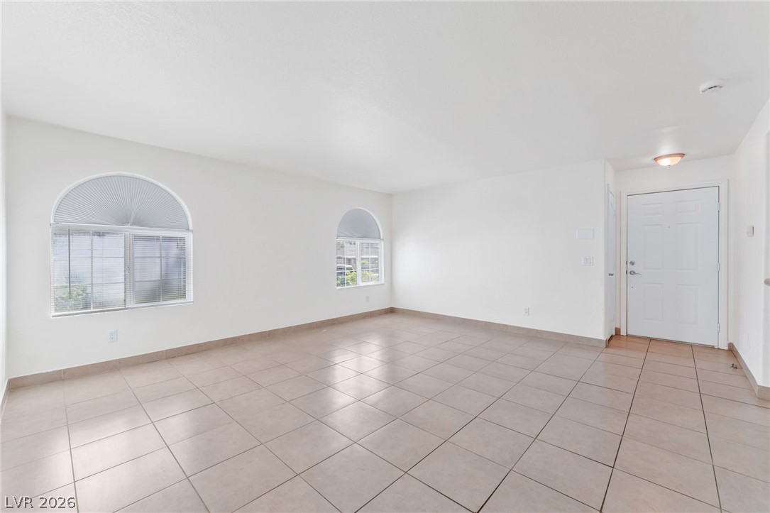 9325 West Desert Inn Road, Unit 177 Las Vegas, NV 89117 - Photo 5 of 24 Tiled flooring and arched windows define this open interior entryway.