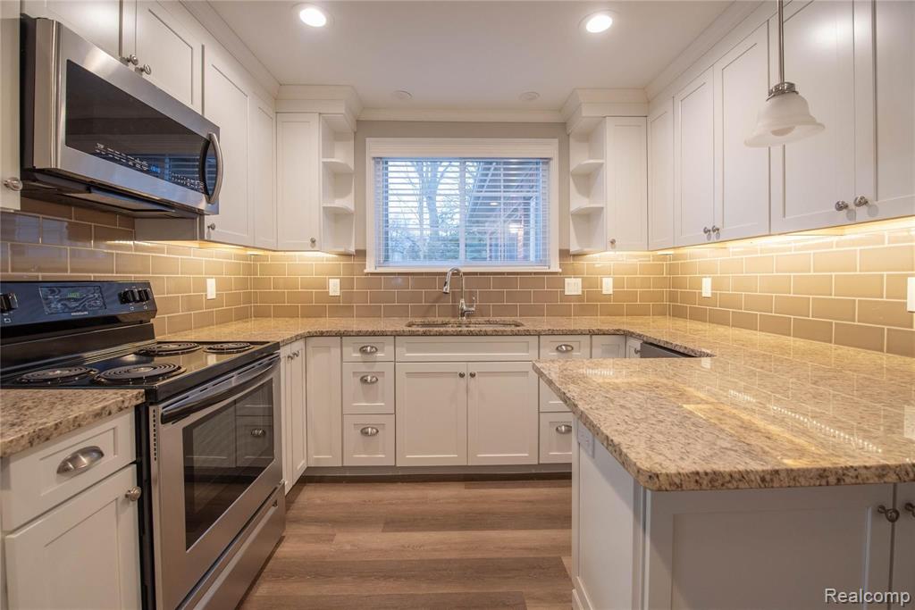 1699 Littlestone Road Grosse Pointe Woods, MI 48236 - Photo 22 of 54