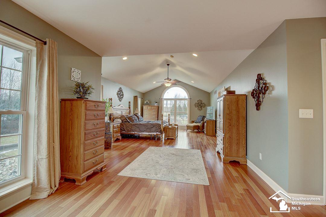14225 Darling Road Milan, MI 48160 - Photo 14 of 39 50006608-13.JPG