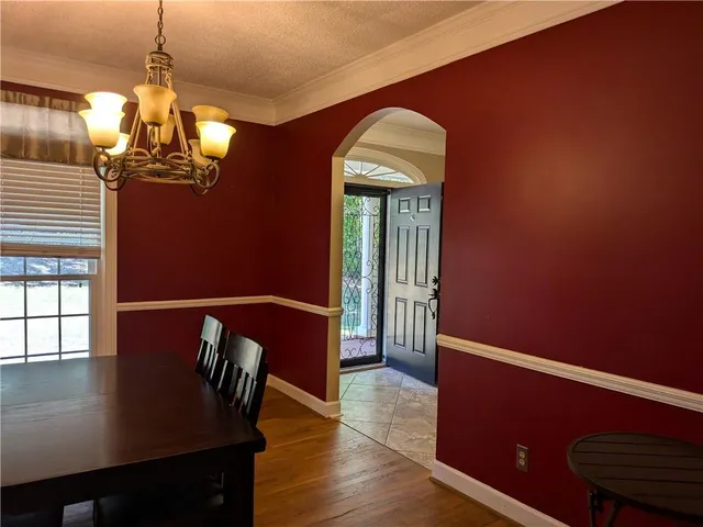 a view of a livingroom with furniture