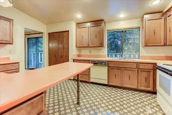 $850,000 | 22905 35th Avenue Southeast, Bothell, WA 98021