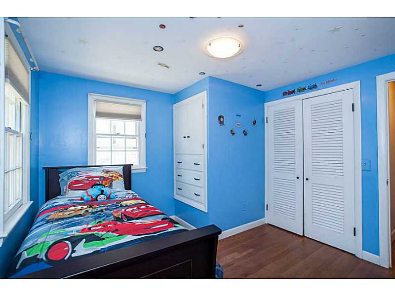 90 Windermere Way Warwick, RI 02886 - Photo 17 of 24 Bedroom.