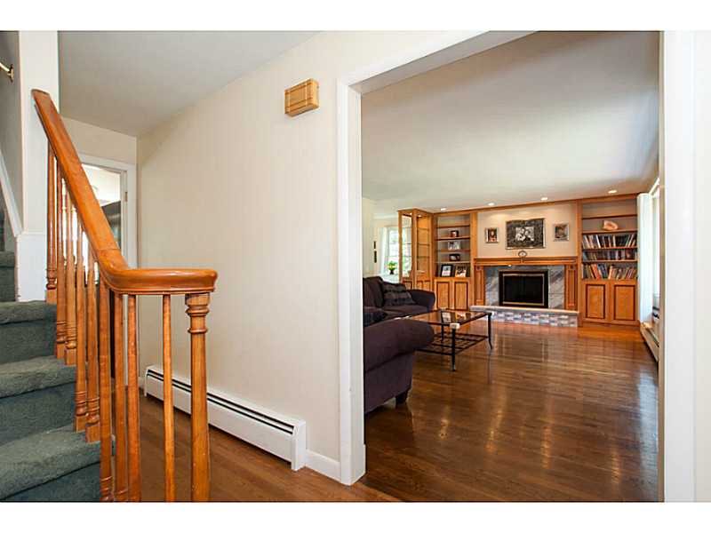90 Windermere Way Warwick, RI 02886 - Photo 2 of 24 Entry.
