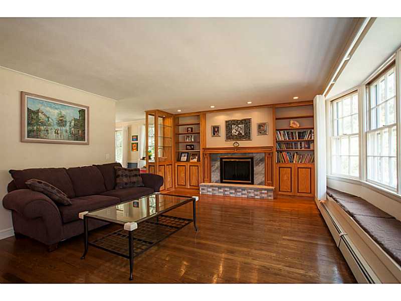 90 Windermere Way Warwick, RI 02886 - Photo 3 of 24 Living Room.