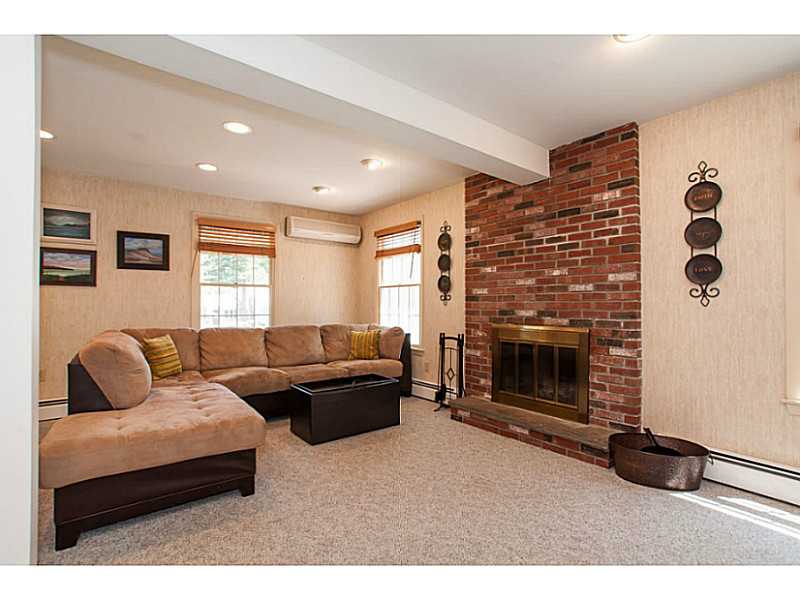 90 Windermere Way Warwick, RI 02886 - Photo 5 of 24 Den/Family/Great Room.