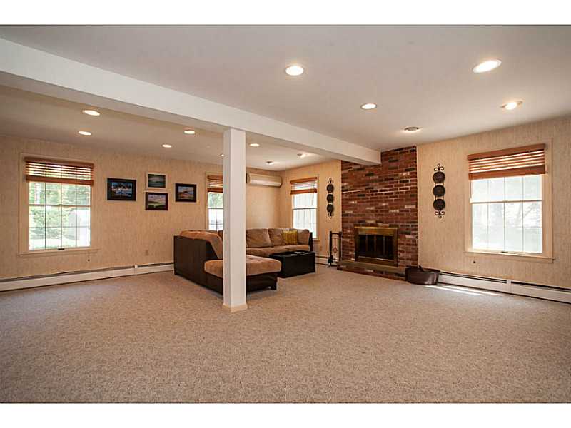 90 Windermere Way Warwick, RI 02886 - Photo 6 of 24 Den/Family/Great Room.