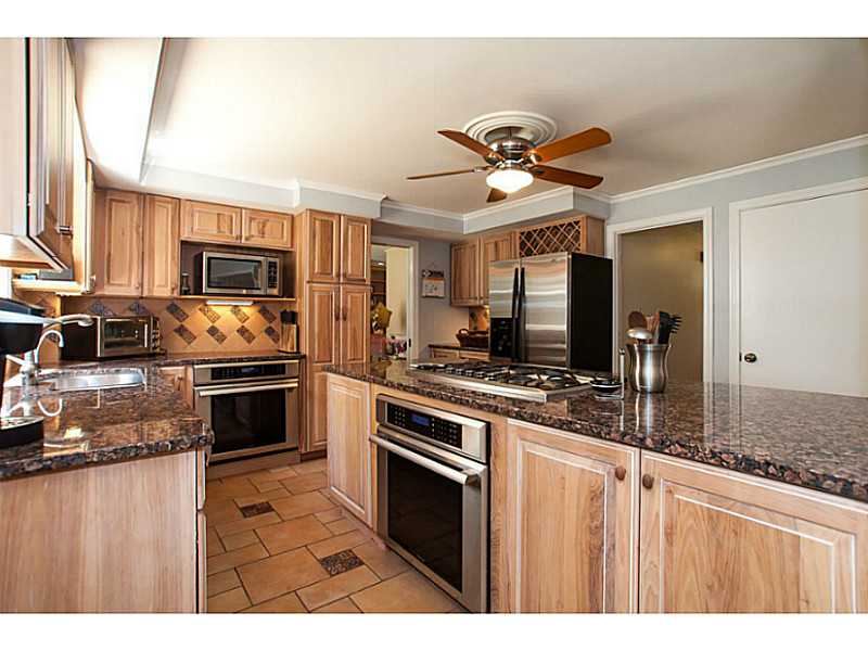 90 Windermere Way Warwick, RI 02886 - Photo 9 of 24 Kitchen.
