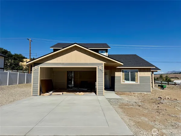 $498,500 | 145 Juanita Way, Malaga, WA 98828