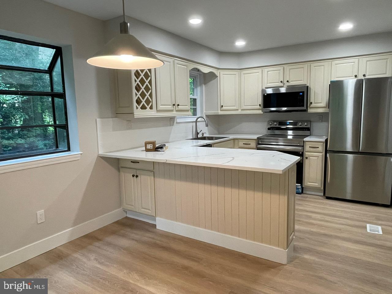 706 Weatherstone Drive, Unit 706 Paoli, PA 19301 - Photo 10 of 24 Kitchen w/ Breakfast Room