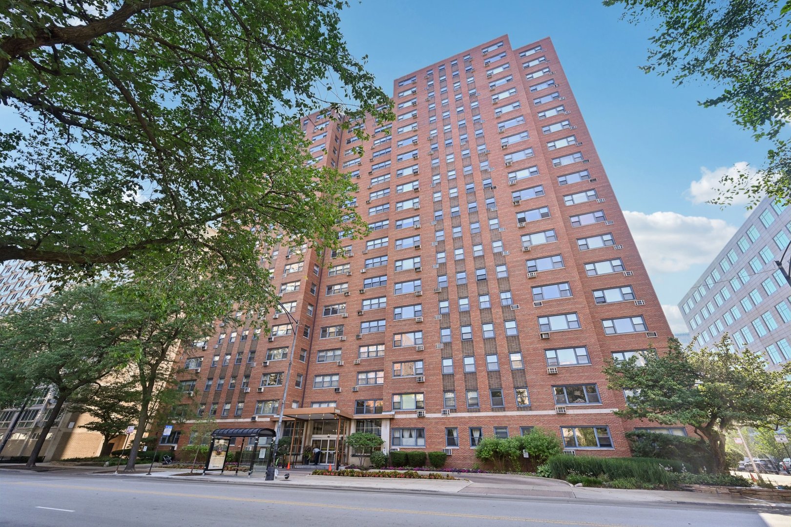 2909 North Sheridan Road, Unit 908 Chicago, IL 60657 - Photo 1 of 18 Gallery Image 1