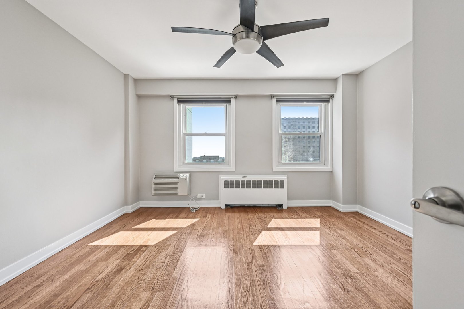 2909 North Sheridan Road, Unit 908 Chicago, IL 60657 - Photo 14 of 18 Gallery Image 14